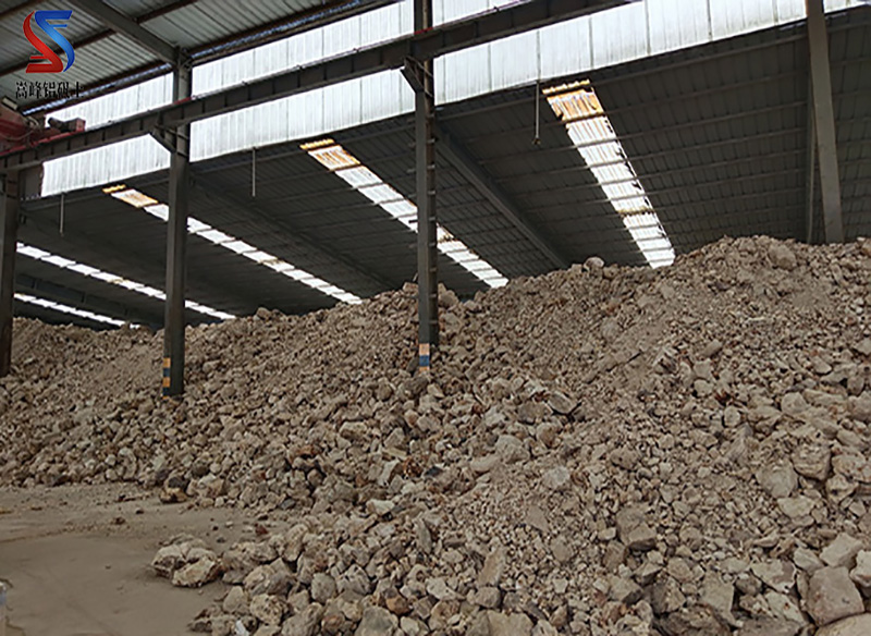 鋁礬土廠家倉(cāng)儲(chǔ)車(chē)間