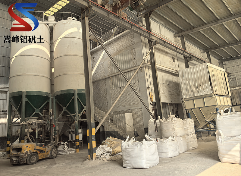鋁礬土細(xì)粉加工現(xiàn)場(chǎng)