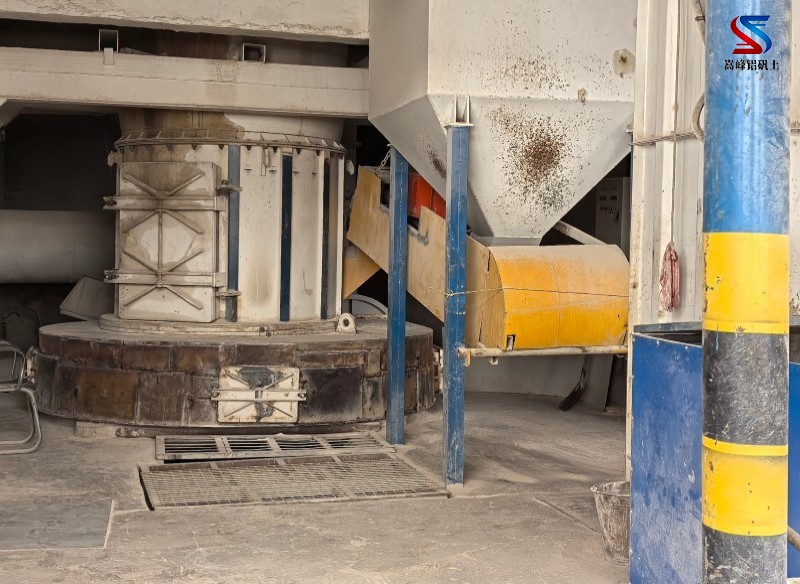 鋁礬土熟料廠家雷蒙磨粉碎車(chē)間